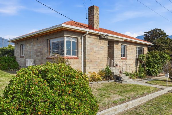 17 Windermere Beach Road, CLAREMONT TAS 7011 — Roberts Glenorchy