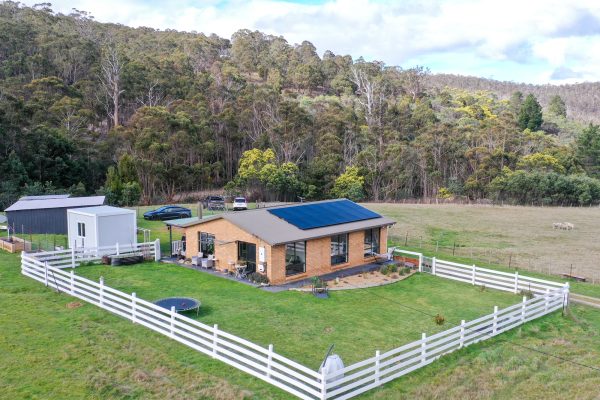 418 Ellendale Road, FENTONBURY TAS 7140 — Roberts Glenorchy
