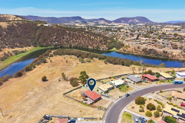 49 Walker Crescent, BRIDGEWATER TAS 7030 — Roberts Glenorchy