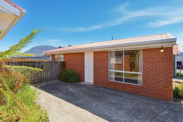 2/112 Howard Road, GOODWOOD TAS 7010 — Roberts Glenorchy
