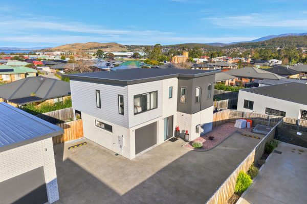2/3 Highgrove Road, ROKEBY TAS 7019 — Roberts Glenorchy