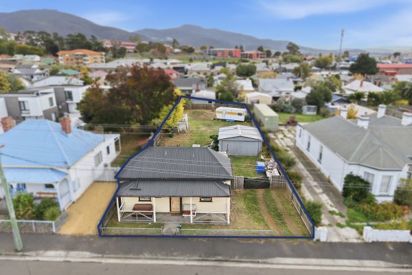 10 Johnston Street, MOONAH TAS 7009 — Roberts Glenorchy