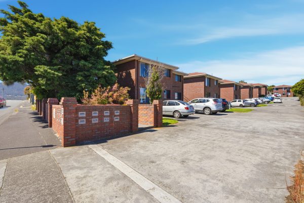 2/31 Elwick Road, GLENORCHY TAS 7010 — Roberts Glenorchy