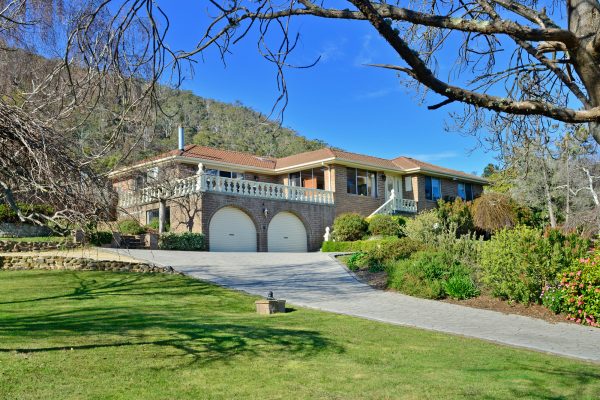 128 Saddle Road, MAGRA TAS 7140 — Roberts Glenorchy